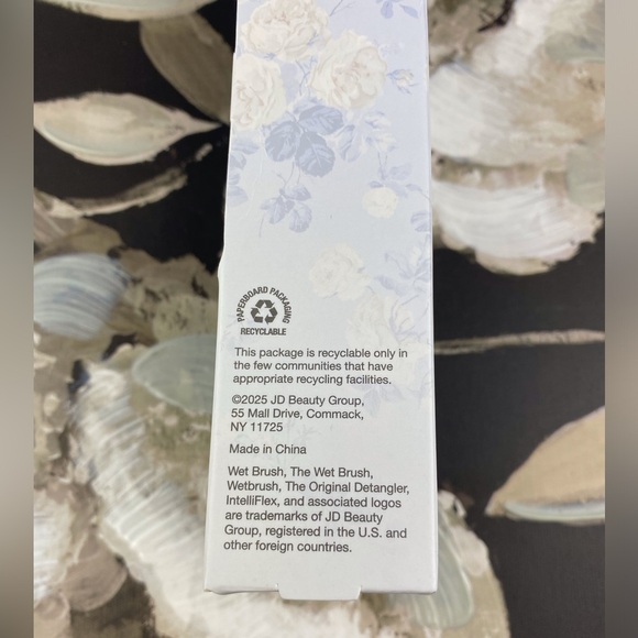 NIB LoveShackFancy X Wet Brush Original Detangler in Everblooming Rosettes. - Picture 7 of 14